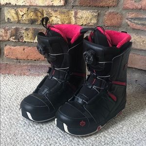 Salomon Women’s Snowboarding Boots Size 6- Pearl